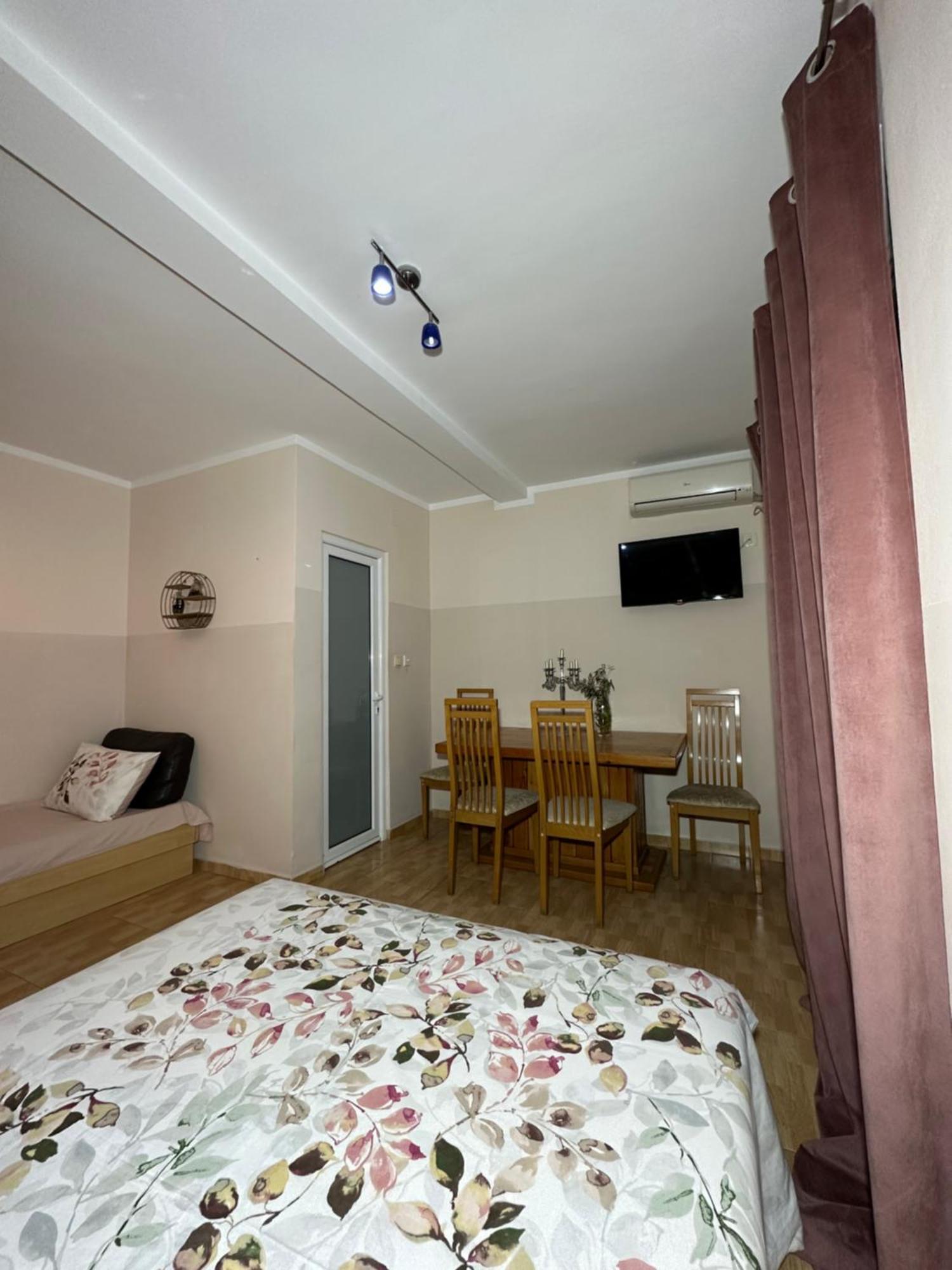 Apartmani Simona บุดวา ภายนอก รูปภาพ